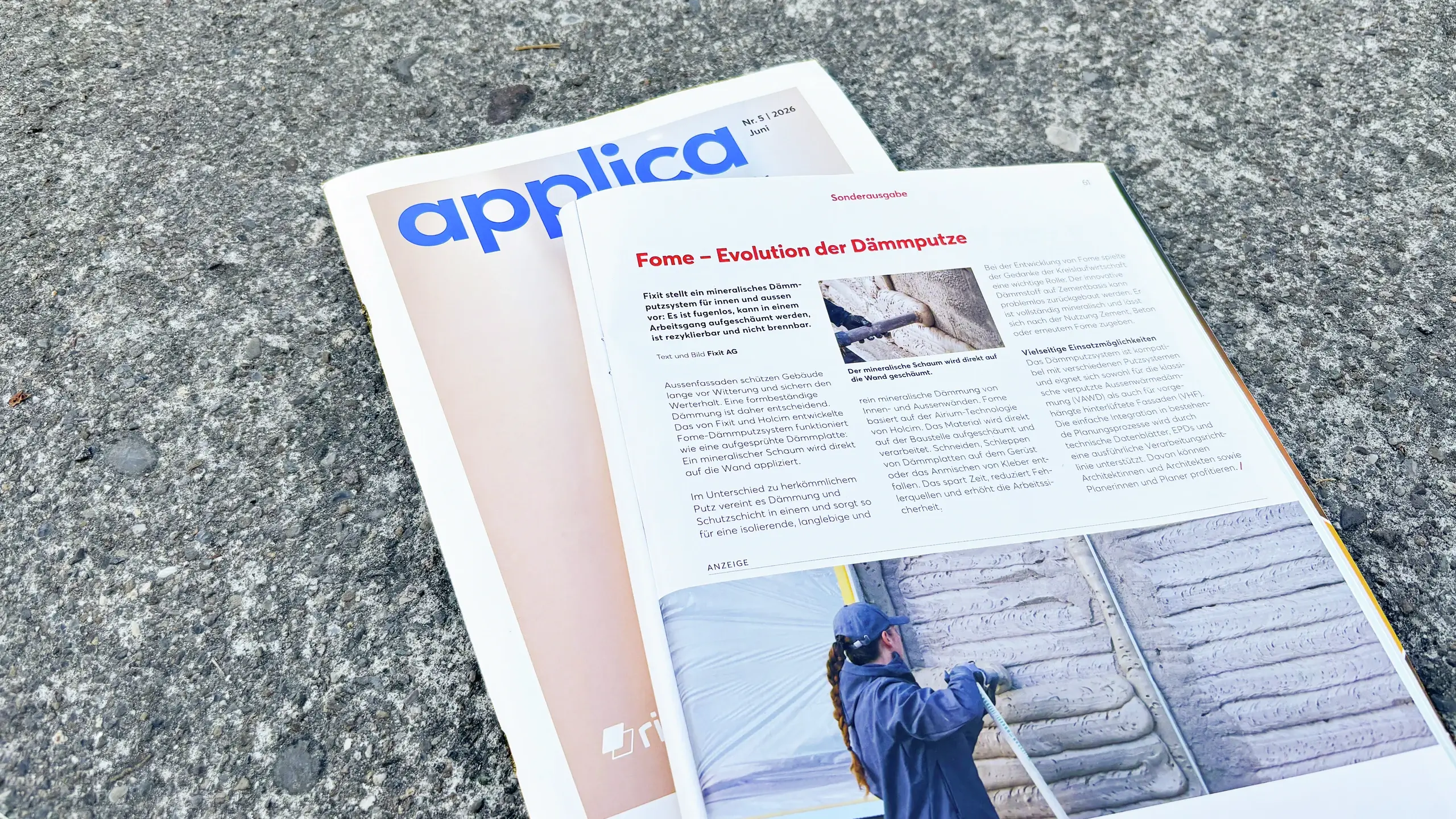 Magazin Applica liegt mit dem Bericht zu FOME® aufgeklappt auf dem Betonboden