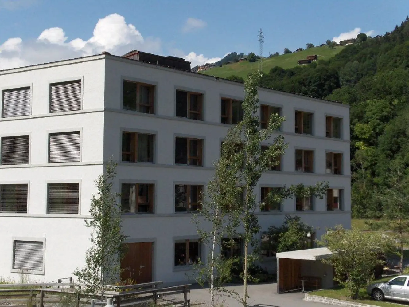 Vue détaillée de la façade à l'ombre