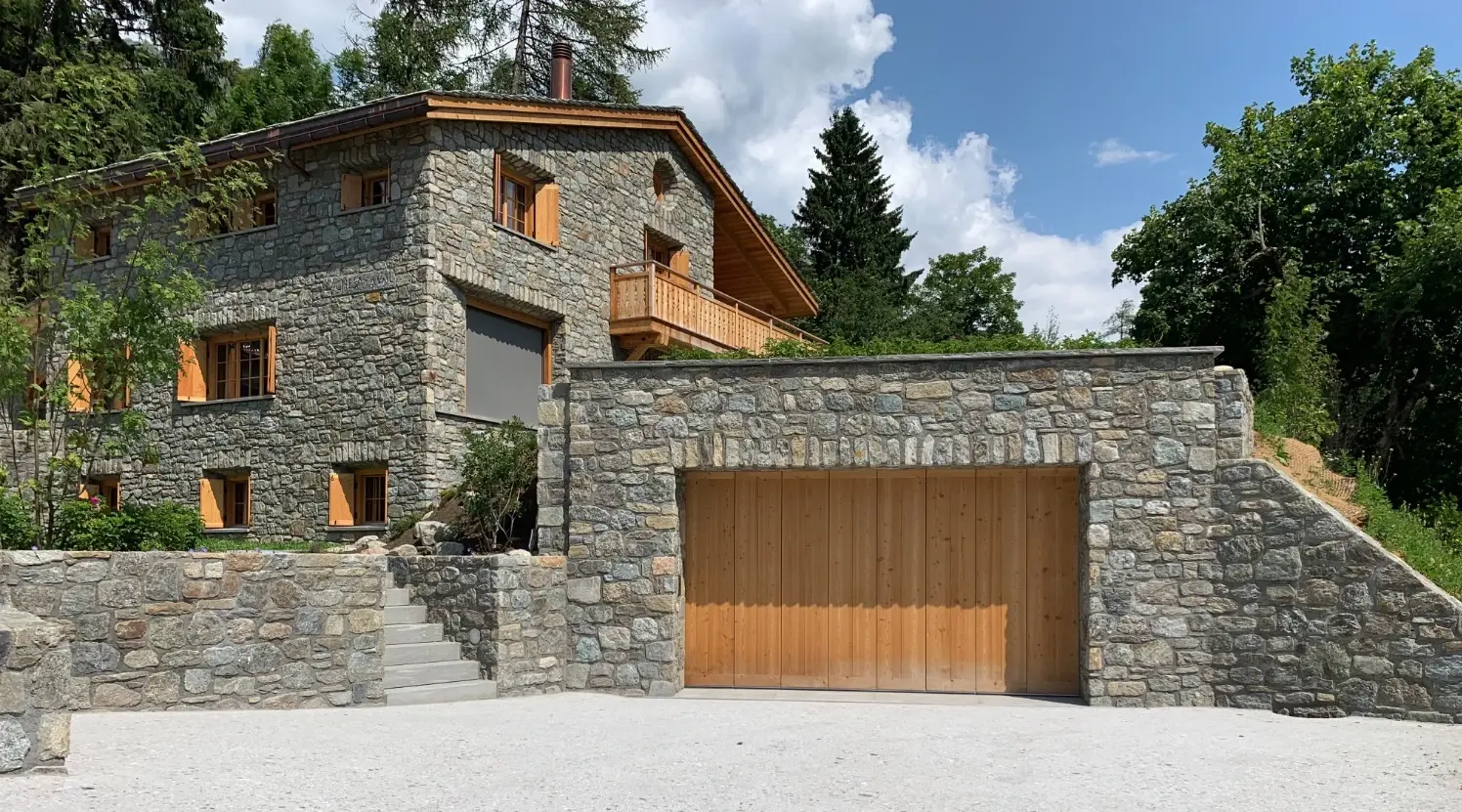 Maison individuelle parement en pierre naturelle Klosters