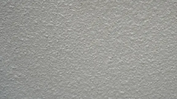 Oberfläche eines Strukturputz Innen an einer Hauswand