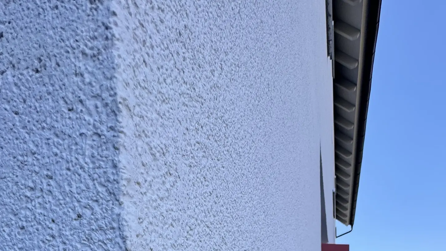 Detailaufnahme der sanierten Fassade