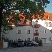 Perspektive des Gebäudes der Schlossbrauerei Dachau von der Straßenseite