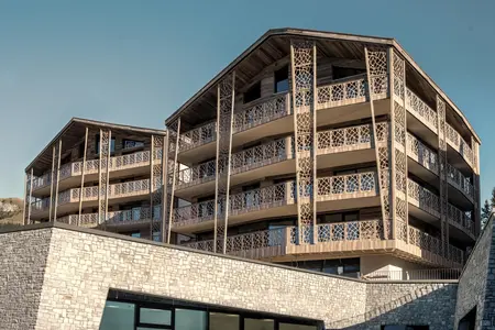 Hôtel «Valsana & Appartements» parement en pierre naturelle Arosa