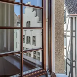 Die neuen Holzfenster wurden streng nach historischem Vorbild an gleicher Position eingebaut. 