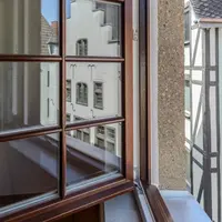Die neuen Holzfenster wurden streng nach historischem Vorbild an gleicher Position eingebaut. 