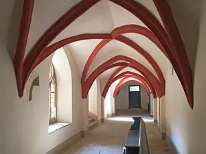 Sanierter Flur im Innenraum des Franziskanerklosters in Zeitz 