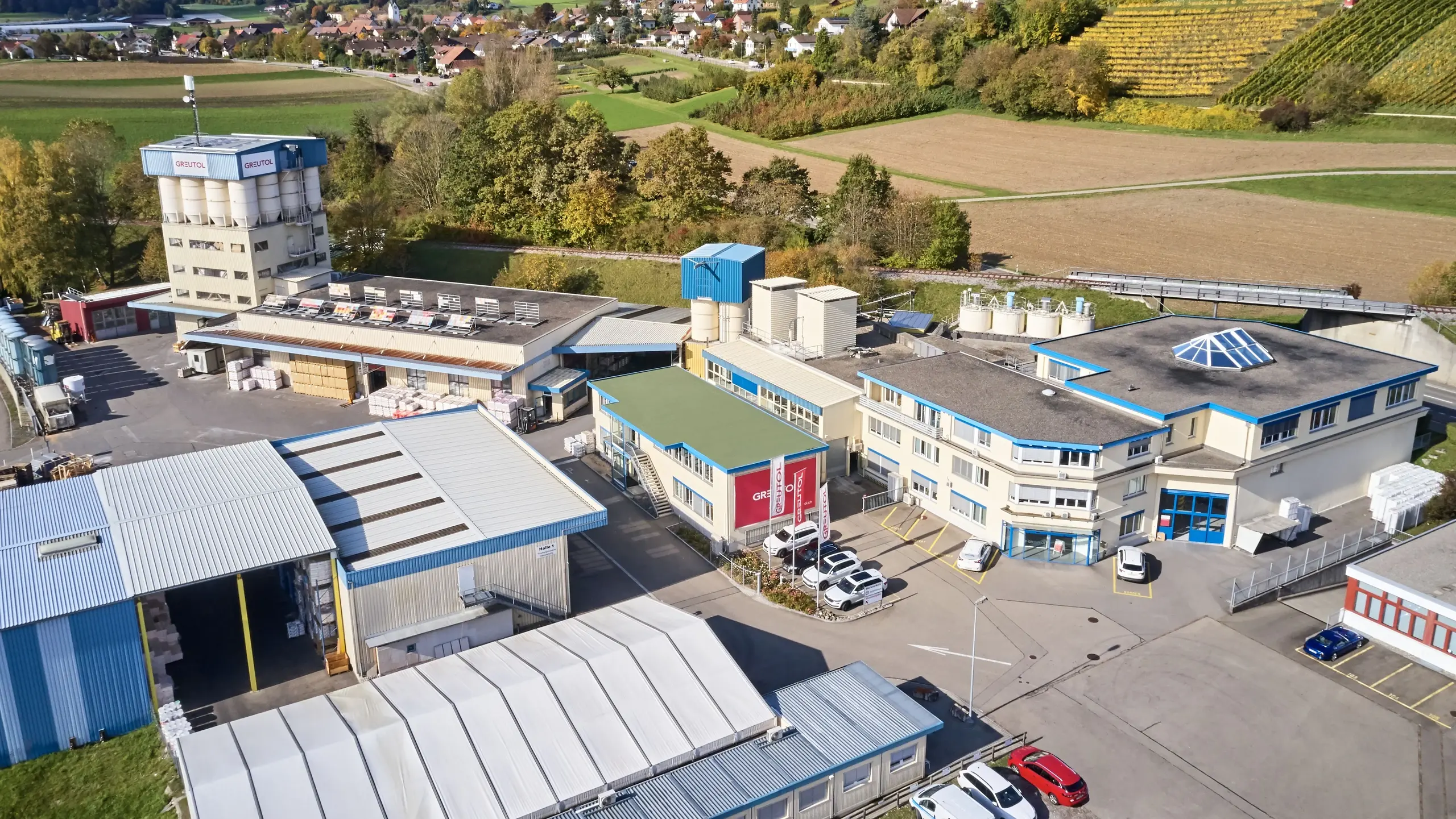Luftbild vom Gebäudekomplex Greutol in Otelfingen