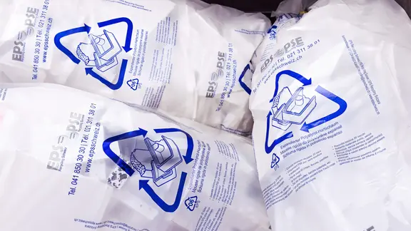 Recycling Säcke mit EPS Dämmplatten
