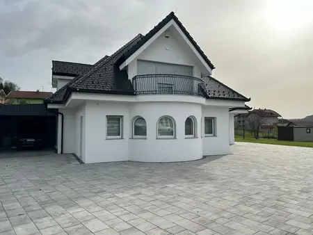 Dizdarević Home, Velika Kladuša