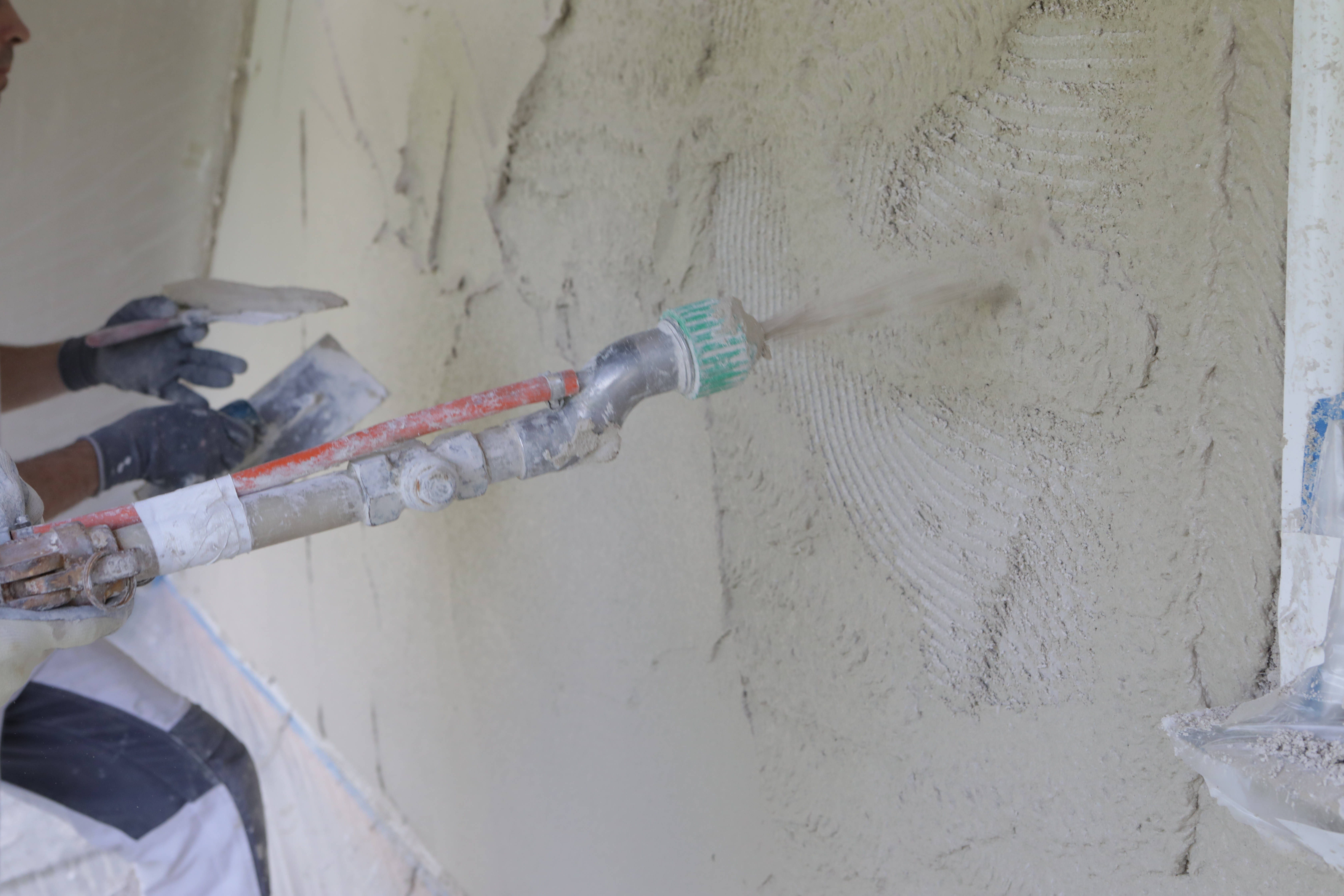 Processing of insulation plaster