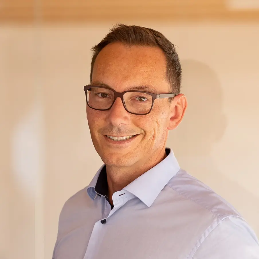  Produktmanager Florian Ellenrieder bringt umfangreiche Berufserfahrung in seine Rolle ein und ist ein wertvoller Teil unseres Teams.