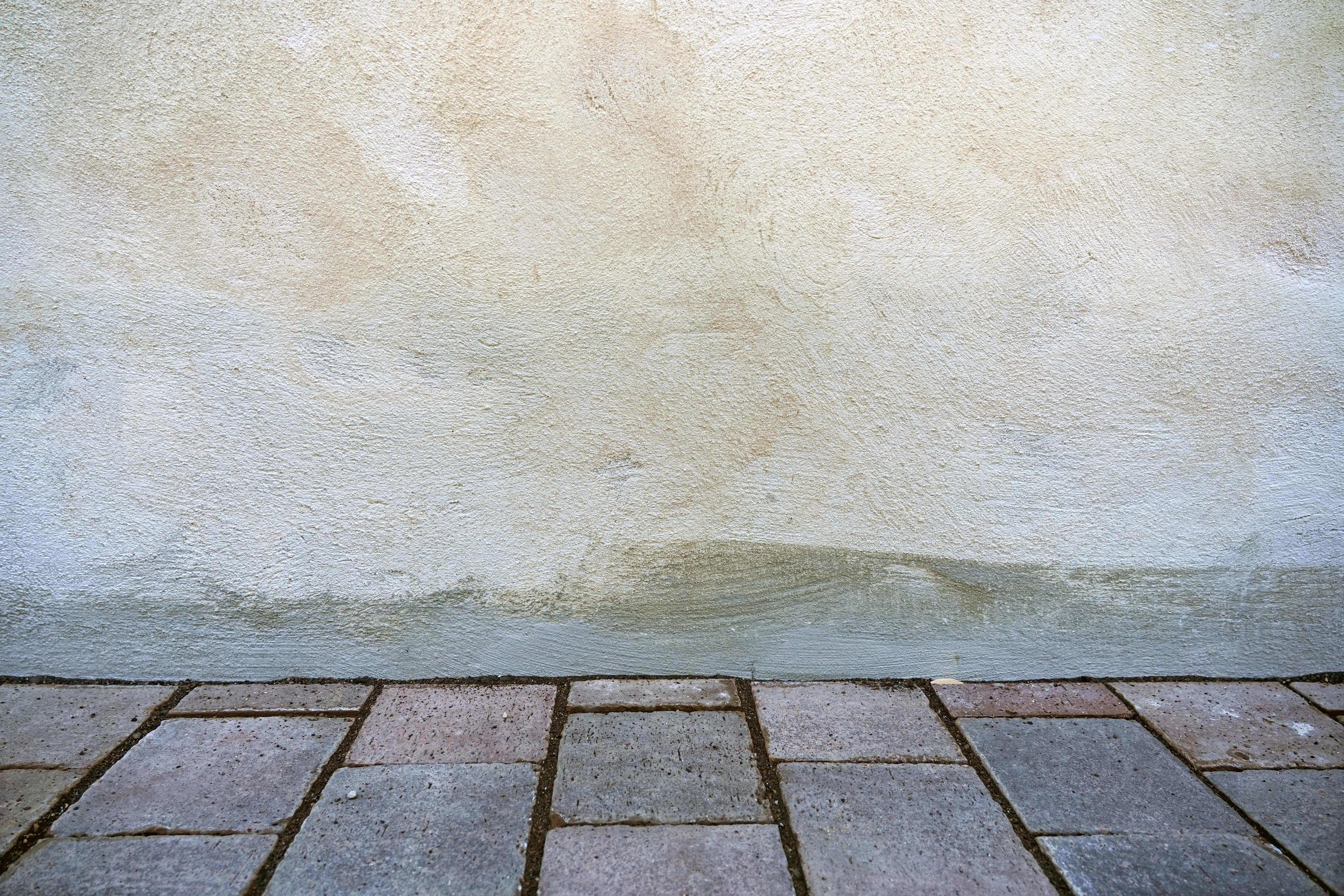 Beschädigungen an einer Wand