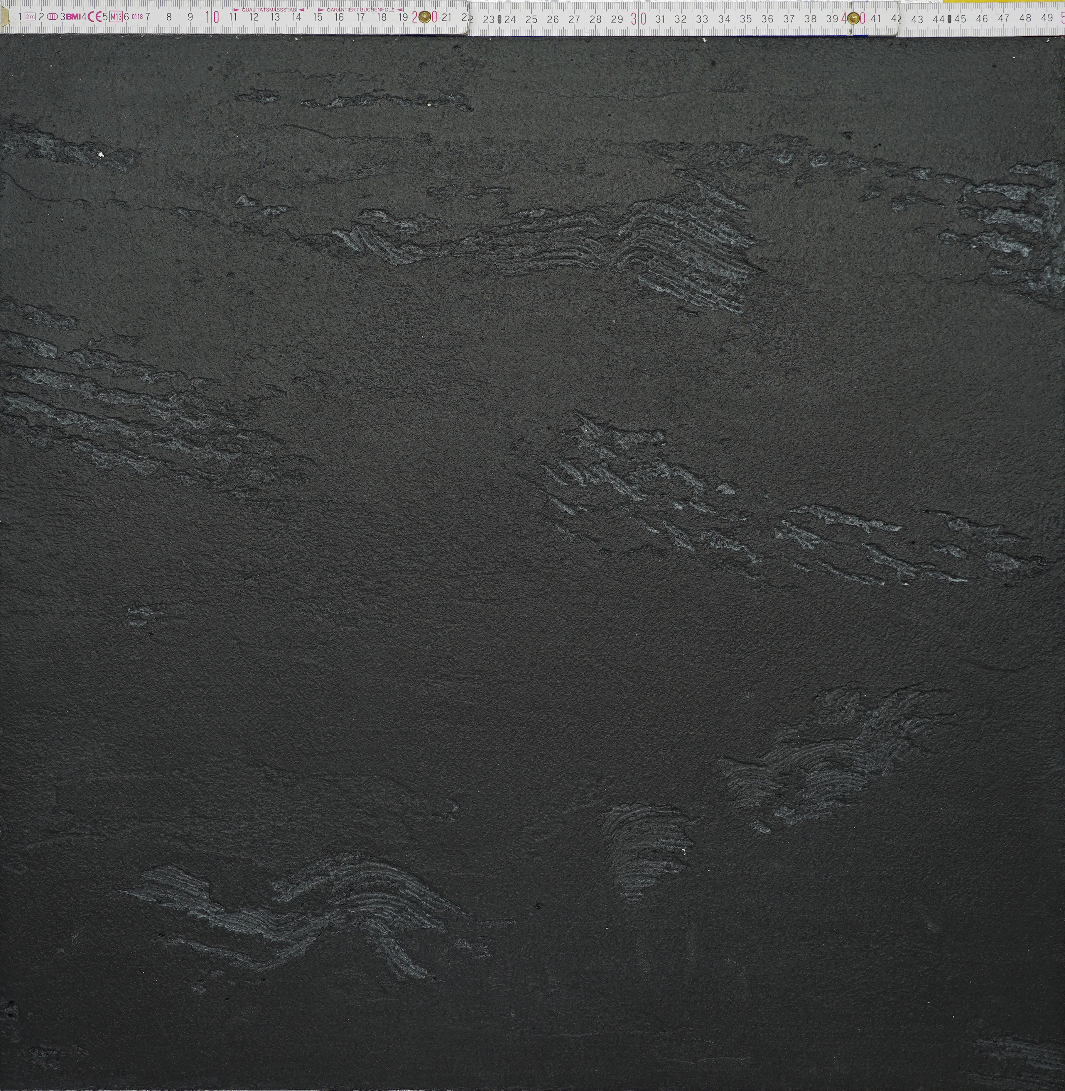 Wand in Schwarz saniert 