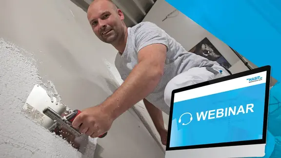 HASIT Webinare im Fokus: Im Hintergrund ein Verarbeiter, der eine Wand verputzt