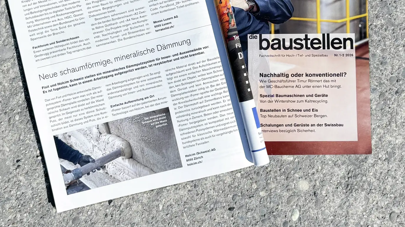 Magazin die baustellen liegt mit dem Bericht zu FOME® aufgeklappt auf dem Betonboden