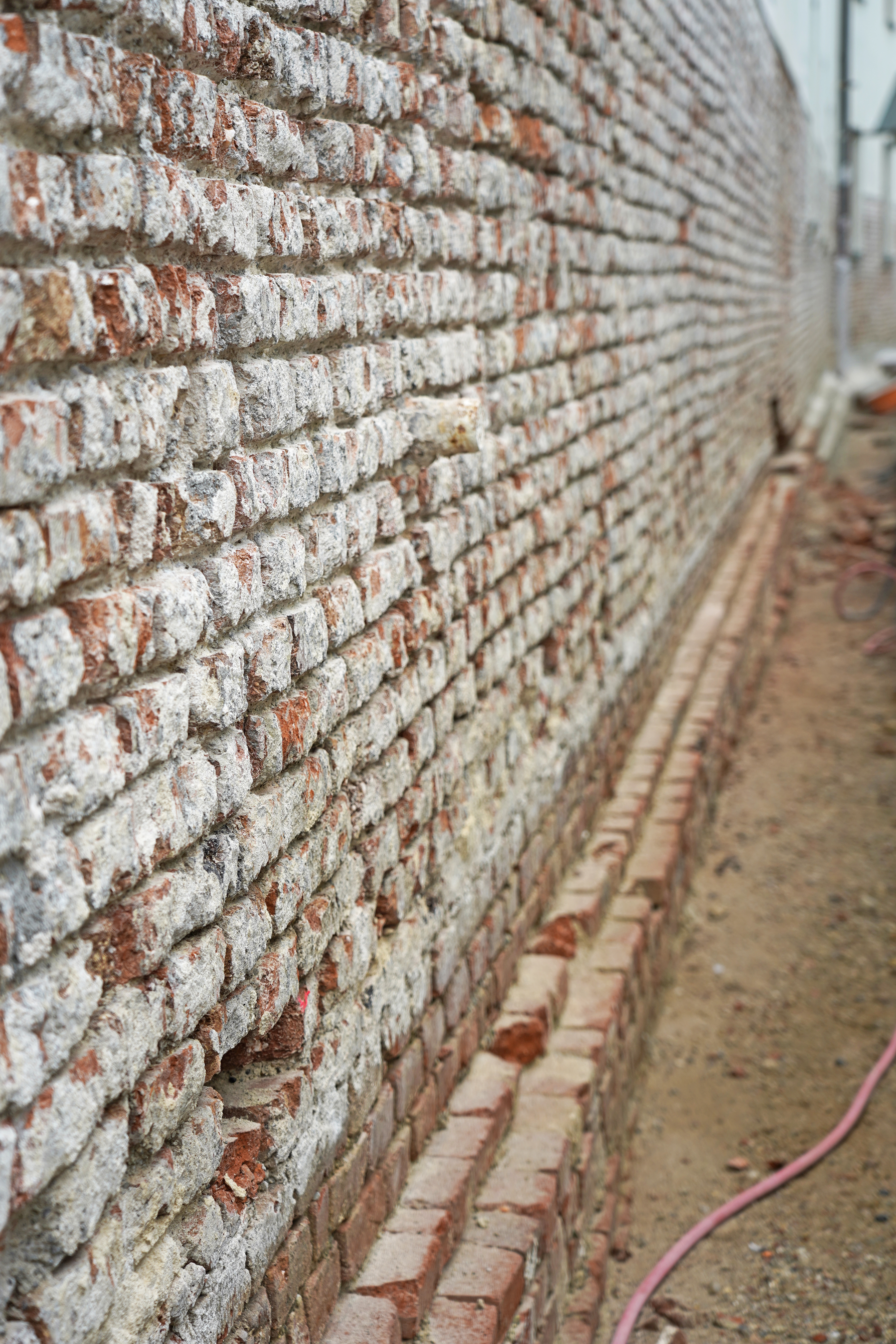 Ziegelmauer unverputzt 