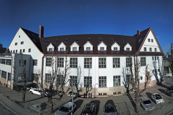 Kalk-Dämmputze und mineralische Putze für eine alte Fabrik in Rosenheim.