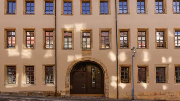 Sanierter Eingangsbereich des Amtshauses in Gotha mithilfe von Dämmputz