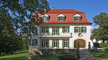 Originalnachbau der Seidl Villa in Bad Tölz mit mineralischen Kalk- und Renovierputzen