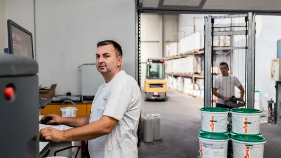 RADNICI/OPERATERI NA LINIJI ZA PROIZVODNJU ŽBUKE (m/ž)