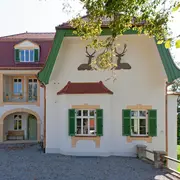 Außenansicht der Villa von der rechten Seite