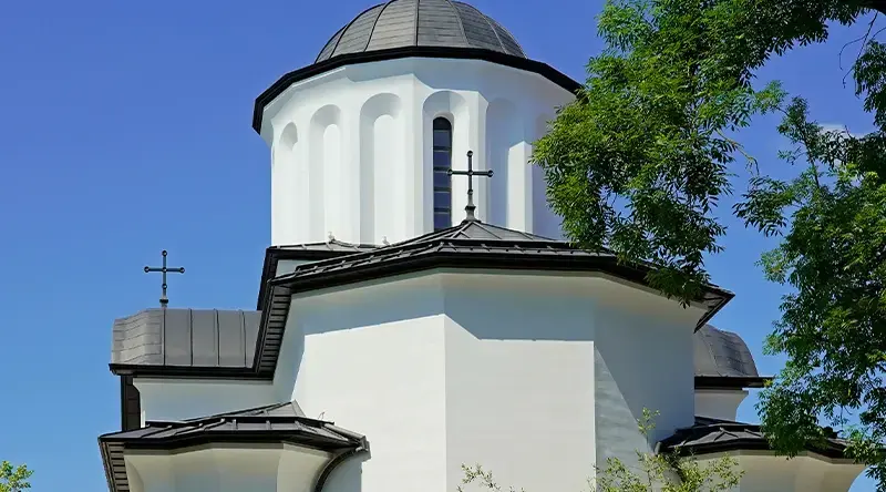 Kratzputz und Silikat Fassadenanstrich für Kirchenzentrum in München