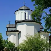 Ansicht der Außenfassade des Kirchenzentrums in München