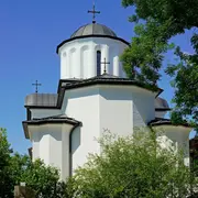 Ansicht der Außenfassade des Kirchenzentrums in München
