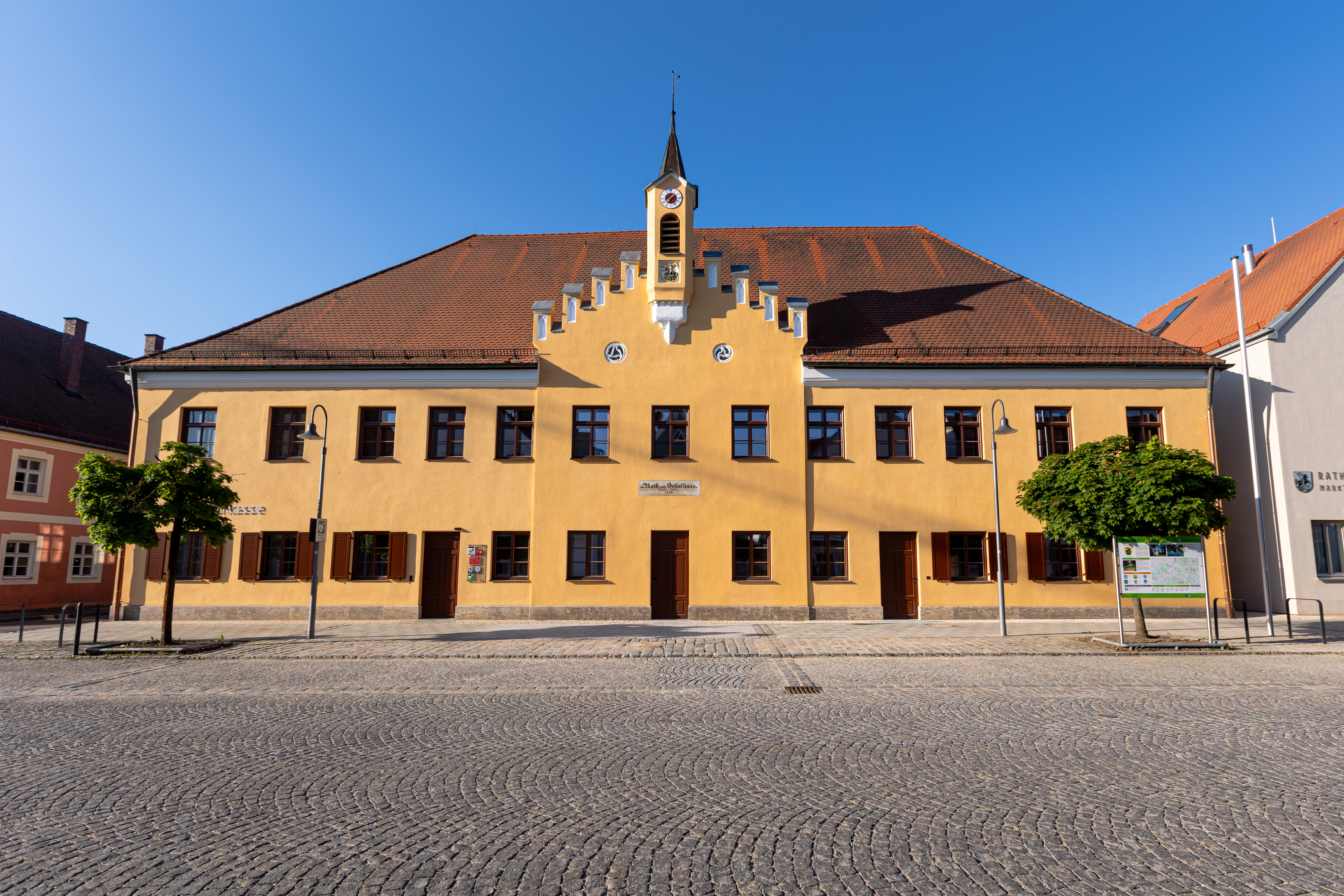 Historisches Rathaus in Hohenwart denkmalgerecht saniert.