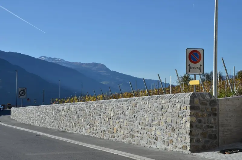 Natursteinmauer Neubau Kantonsstrasse Jenins