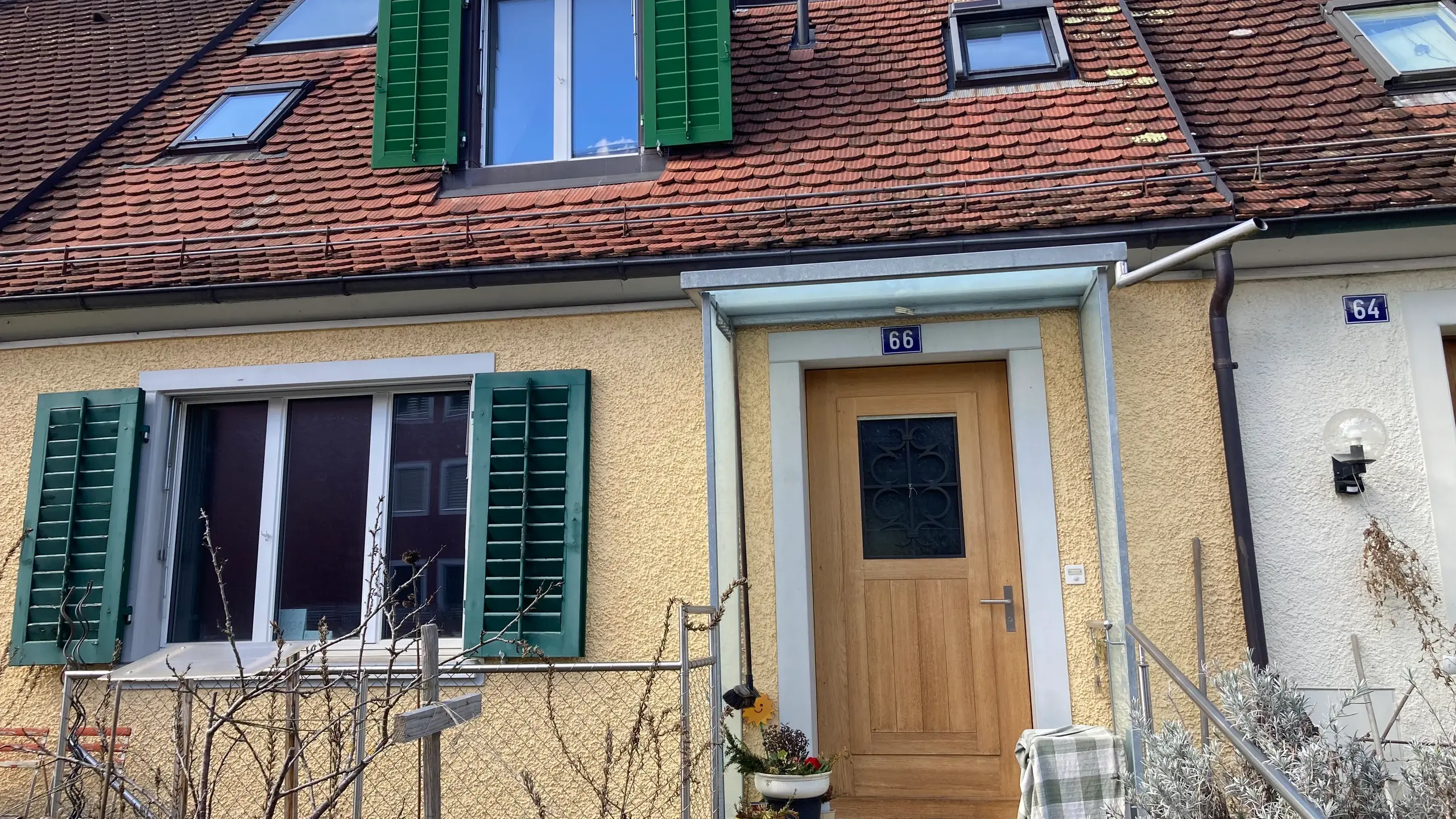Front view of the reference property in Winterthur with Fixit 222 aerogel high-performance insulating plaster and various measuring sensors for evaluation
