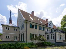 Die aufwendig restaurierte Fassade des Ritterguts Schafhausen