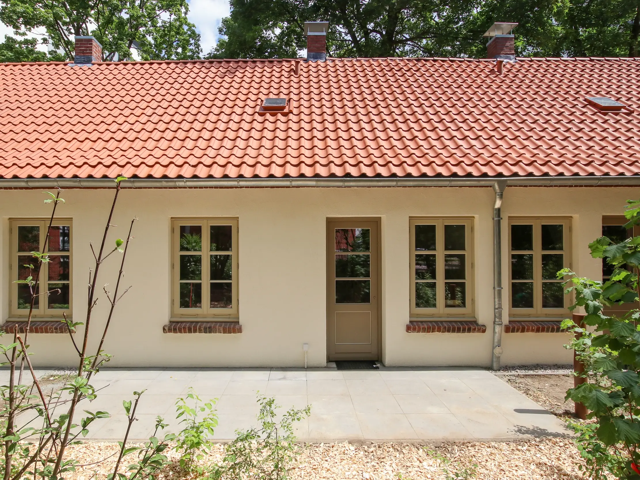 Rückansicht des sanierten Gebäudeensembles „Langer Jammer“