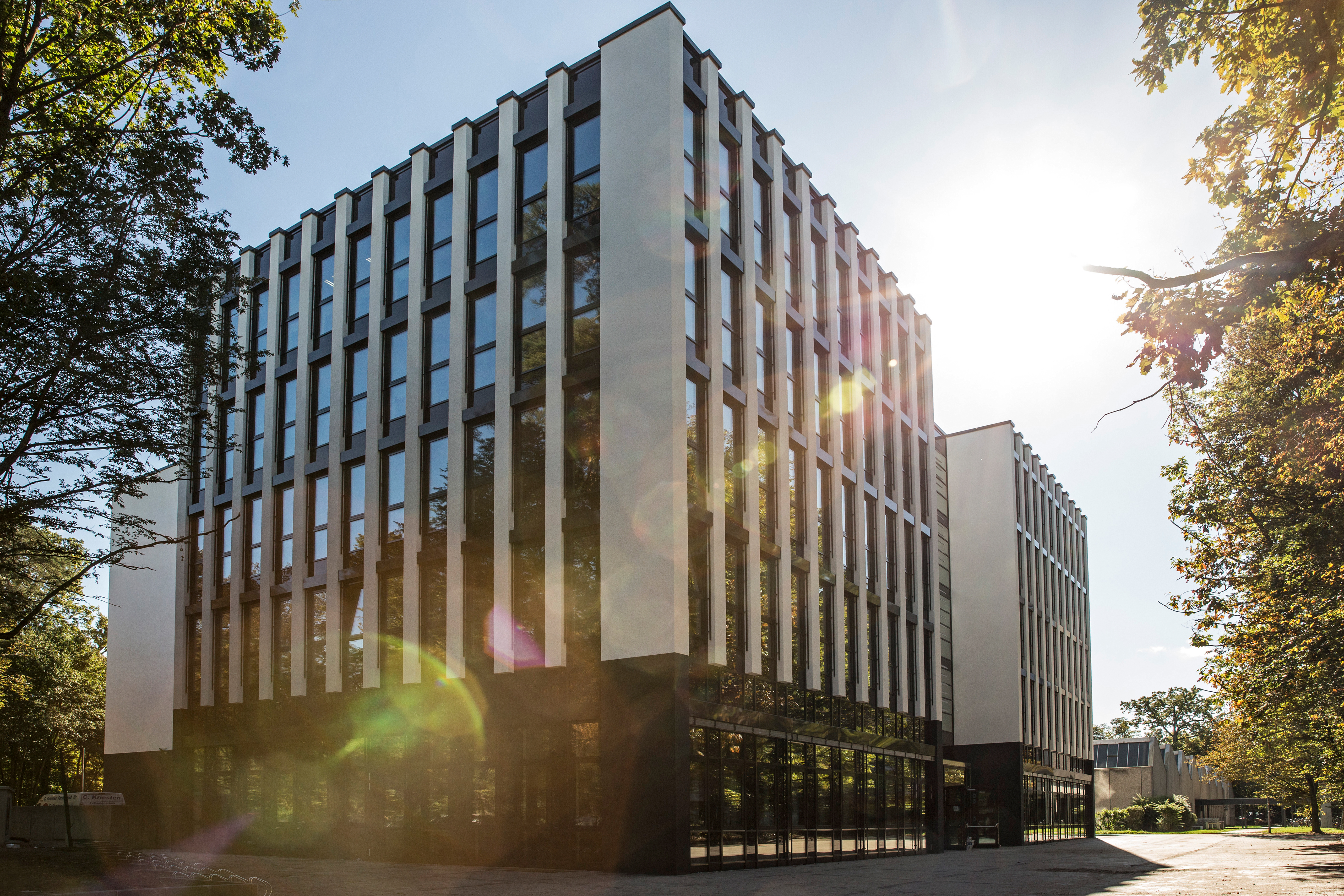 Ein modernes Gebäude 