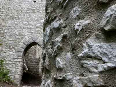Ein historisches Mauerwerk.