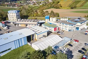 Vue aérienne du site de Fixit à Otelfingen usine et disposition