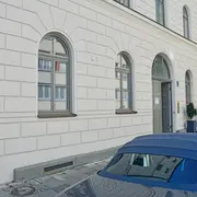 Ansicht der Eingangstür eines Wohnhauses in München