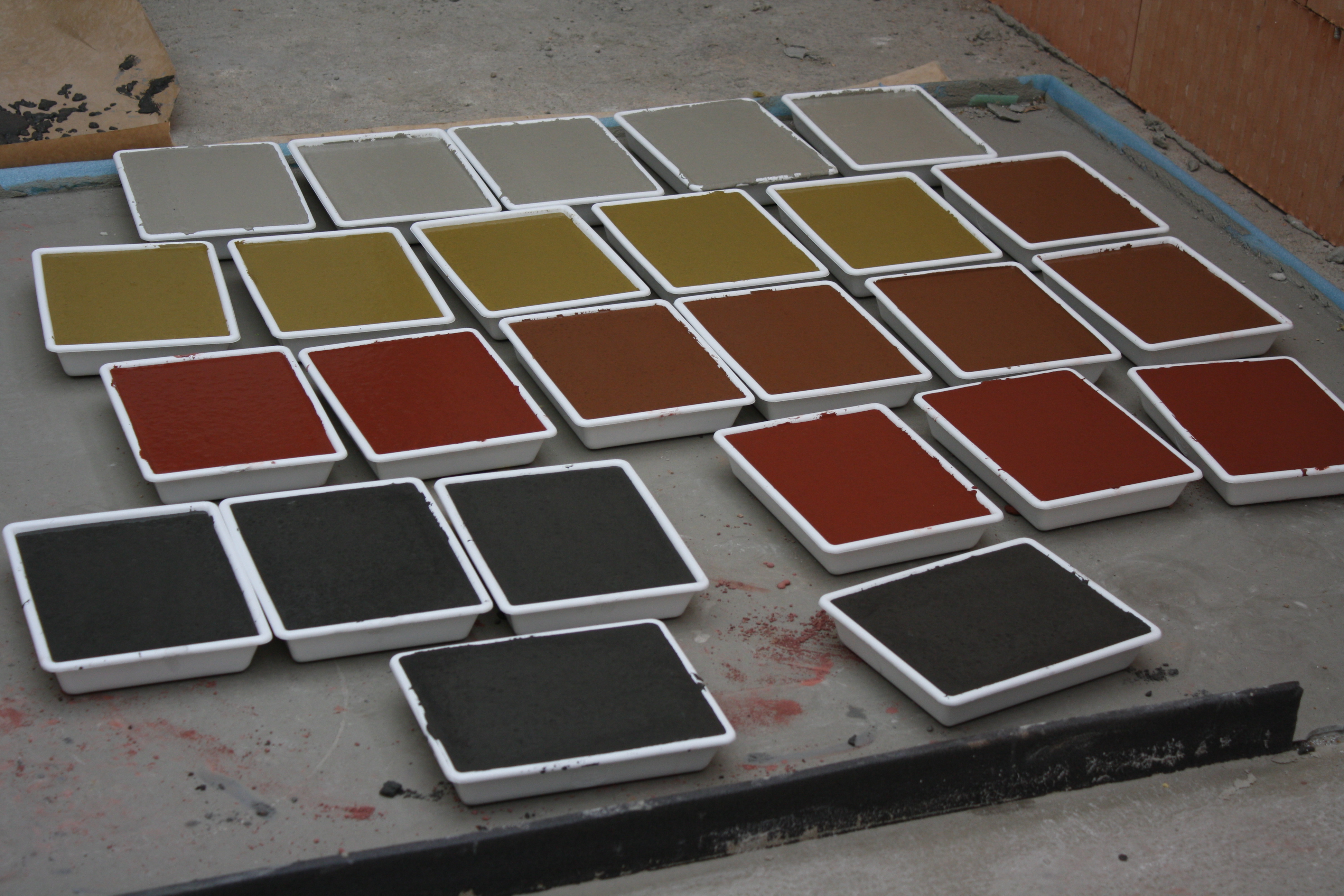  Farbpigmente in Schälchen