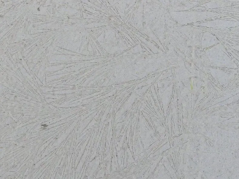Frische Putzoberfläche mit Frostlinien