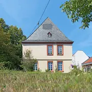 Renoviertes Pfarrhaus in Ingelheim, Ansicht von der linken Seite