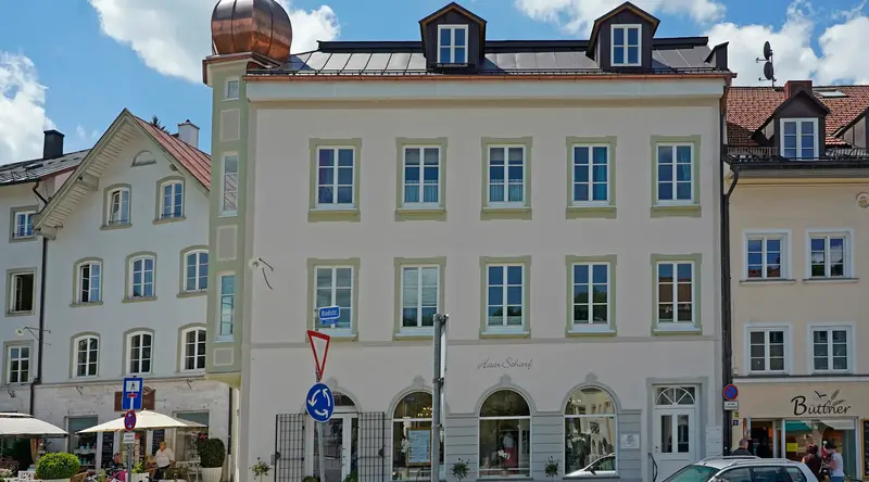 Mineralische Renovierputze und Silikat Anstrich für Stadtvilla in Bad Tölz