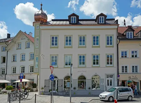 Mineralische Renovierputze und Silikat Anstrich für Stadtvilla in Bad Tölz