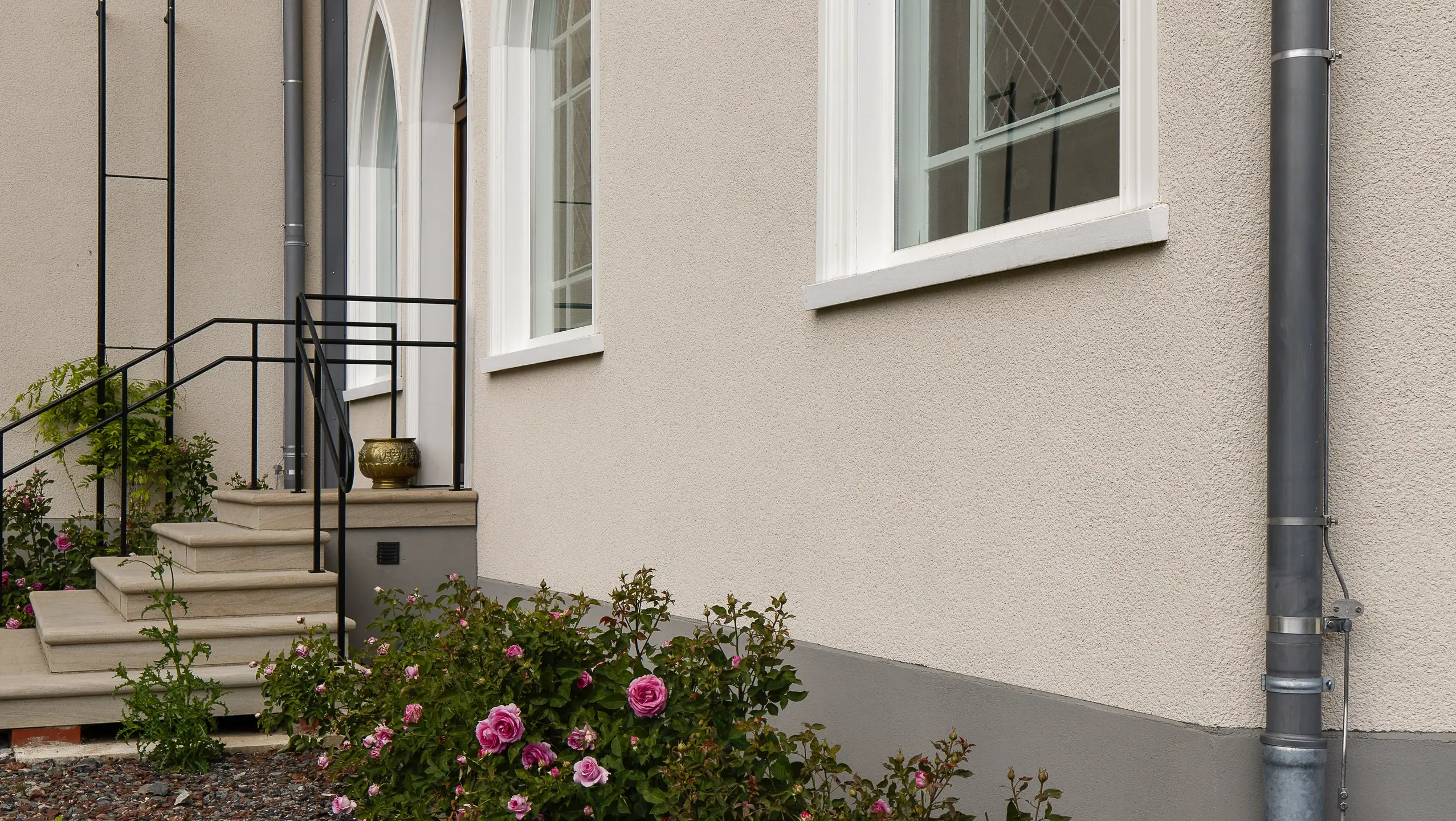 Ausdrucksstarke Kratzputzstruktur