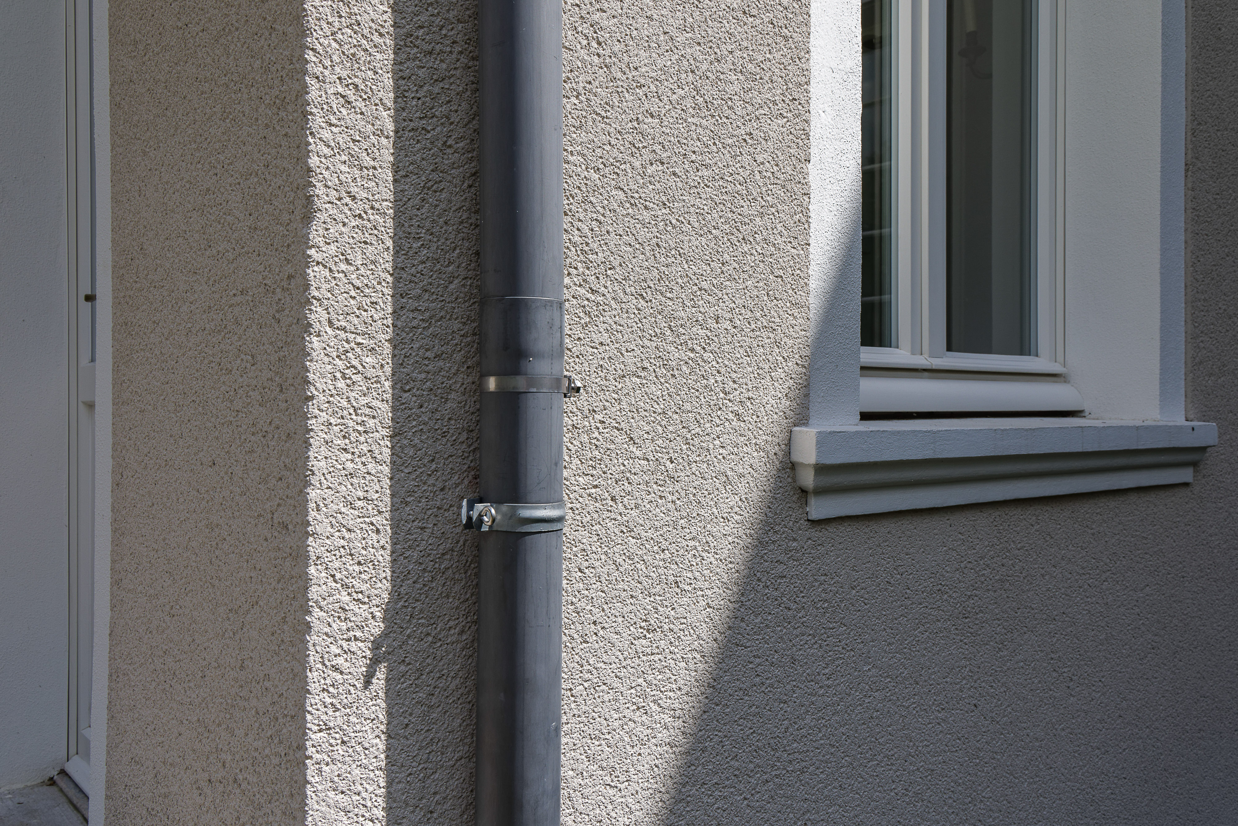 Selbst anspruchsvolle Bereiche wie Fensterlaibungen ließen sich durch den Einsatz von Dämmputz effizient und denkmalgerecht dämmen.