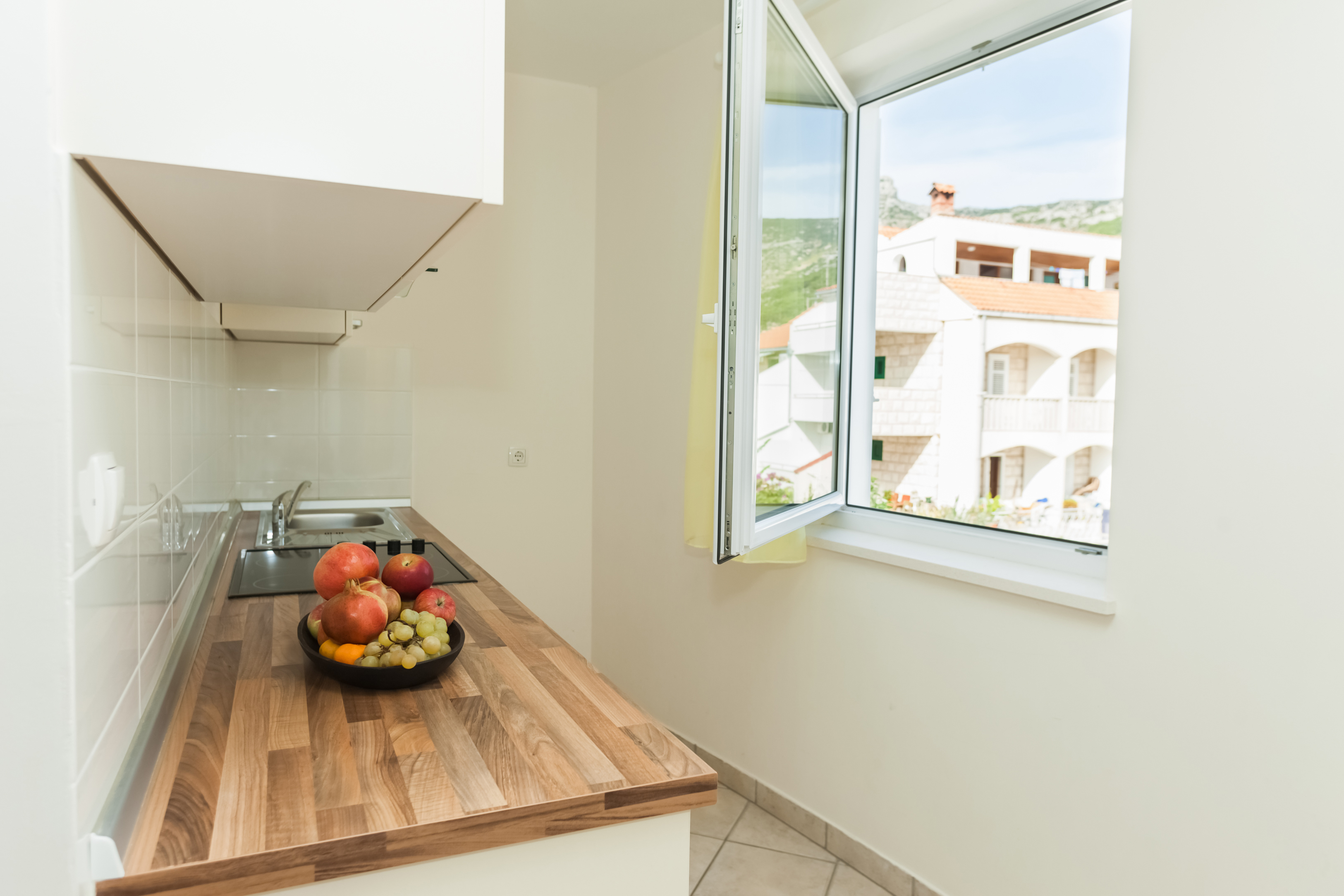 Hellgestaltete Küche