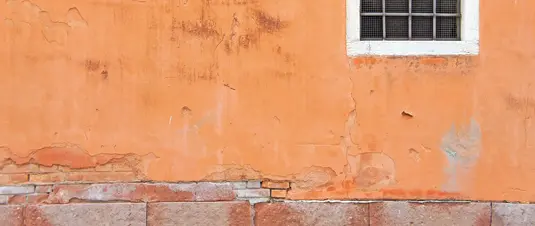 [Translate to Latvian:] Kaputte Mauer