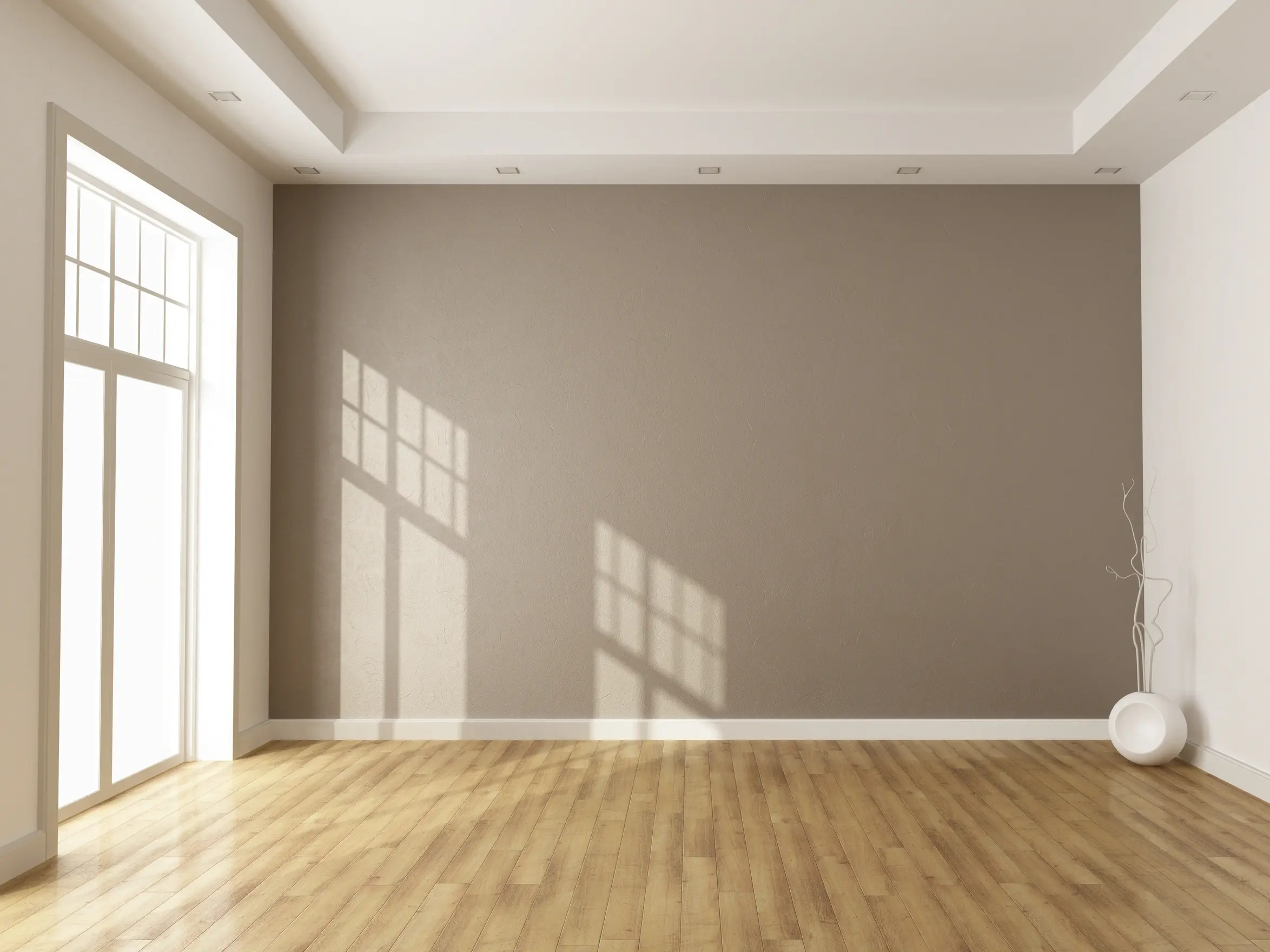 Ein hellgestalteter Wohnraum mit graugestrichenem Wand 