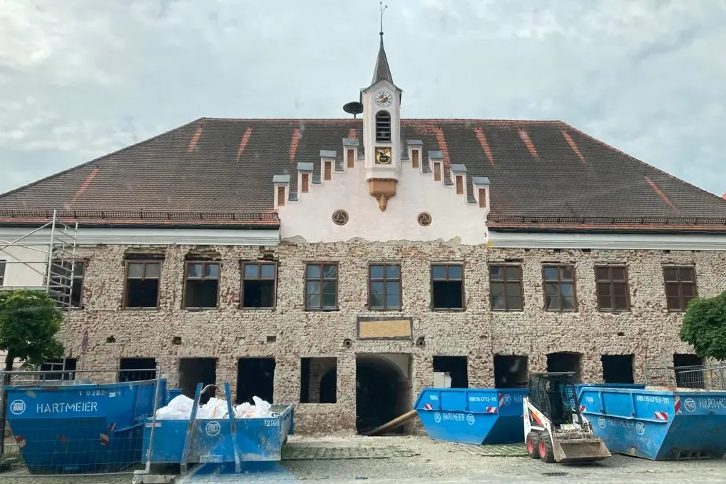 Rathaus in Hohenwart während der Sanierung