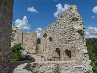 Burgruine Rusenschloss erstrahlt nach aufwändiger Restaurierung mit unseren Trasskalk-Produkte