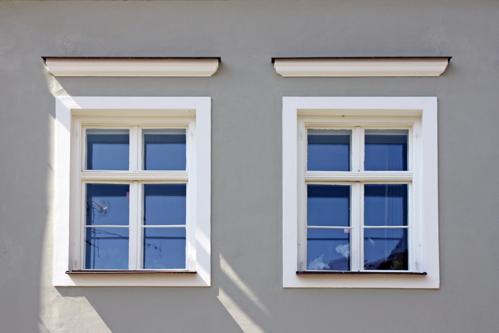 Fassadenausschnitt mit Fenstern